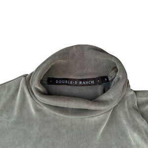 Double D Ranch Mock Neck Top Size Small
